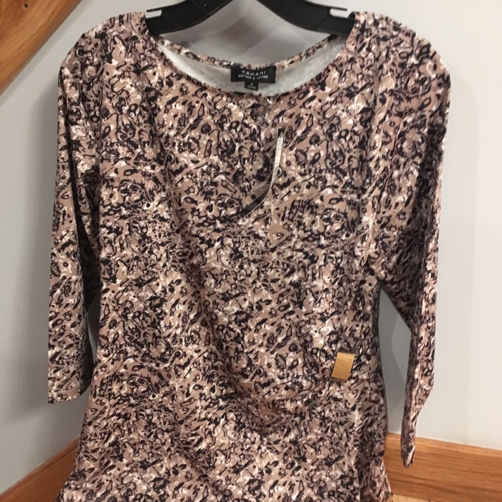 Tahari long- sleeved pattern shirt